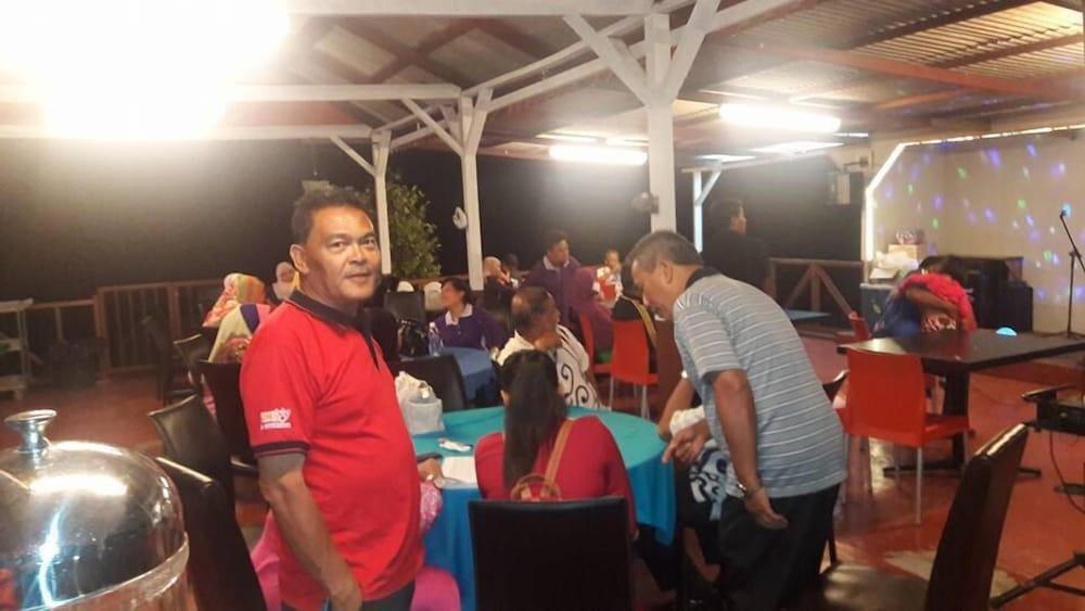 Marina Bay Resort & Restaurant Kampung Genting Kültér fotó
