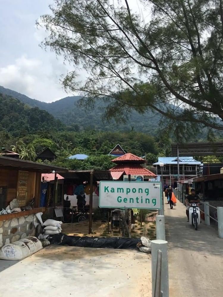 Marina Bay Resort & Restaurant Kampung Genting Kültér fotó