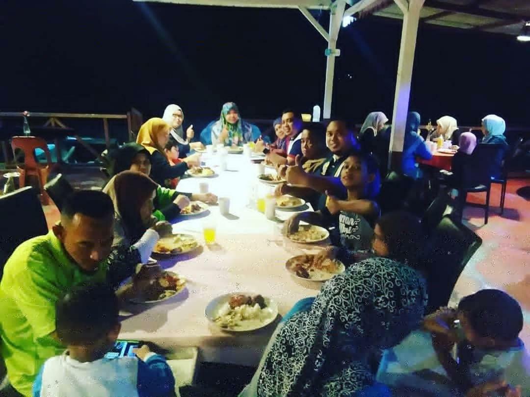 Marina Bay Resort & Restaurant Kampung Genting Kültér fotó